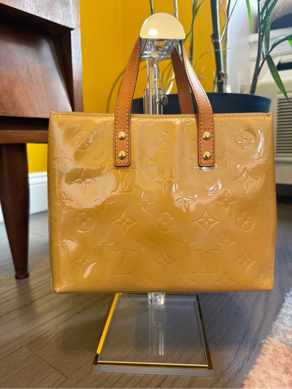 Louis Vuitton Yellow Patent Leather Vernis Monogram Reade PM Tote w/ COA - Picture 4 of 12